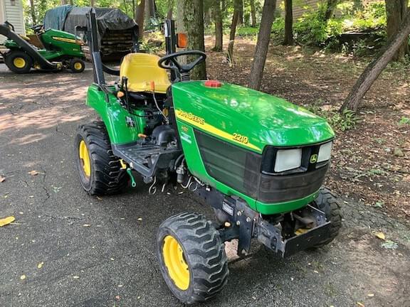 Image of John Deere 2210 equipment image 3