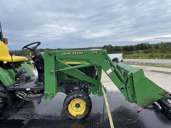 Image of John Deere 2210 equipment image 4