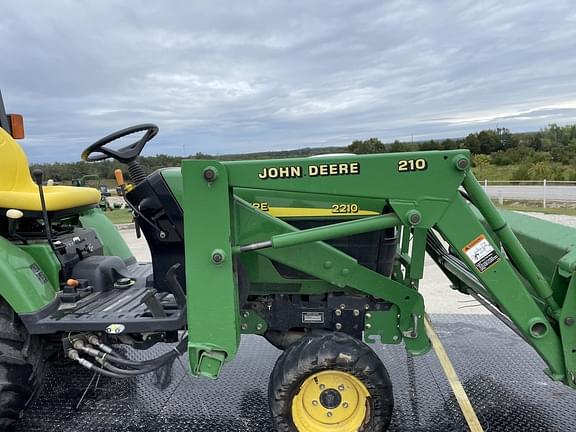 Image of John Deere 2210 equipment image 3