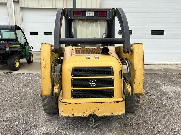 Image of John Deere 240 Series II equipment image 4