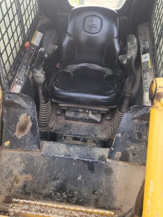 Image of John Deere 240 Series II Image 1