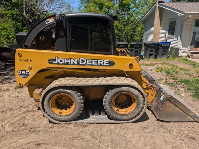 Image of John Deere 250 Series II equipment image 3