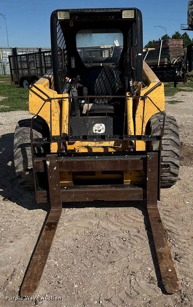 Image of John Deere 250 equipment image 1