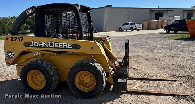 Image of John Deere 250 equipment image 3