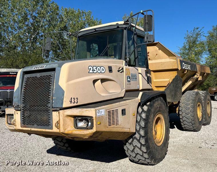 Main image John Deere 250D