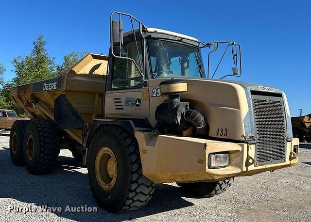 Image of John Deere 250D equipment image 2