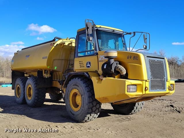 Image of John Deere 250D equipment image 2