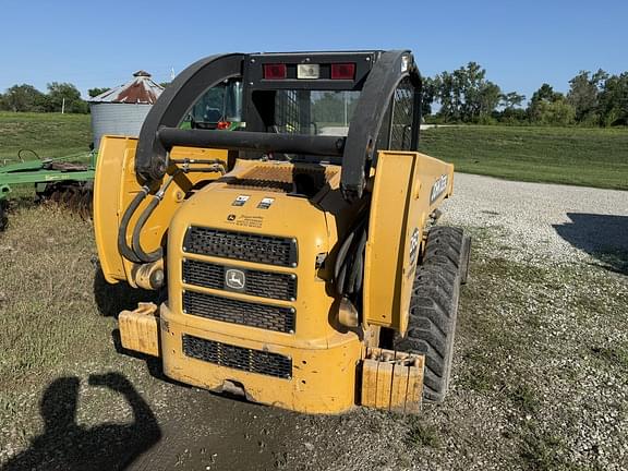 Image of John Deere 260 Series II equipment image 1