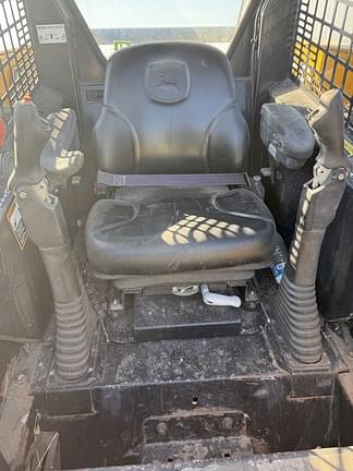 Image of John Deere 260 Series II equipment image 4