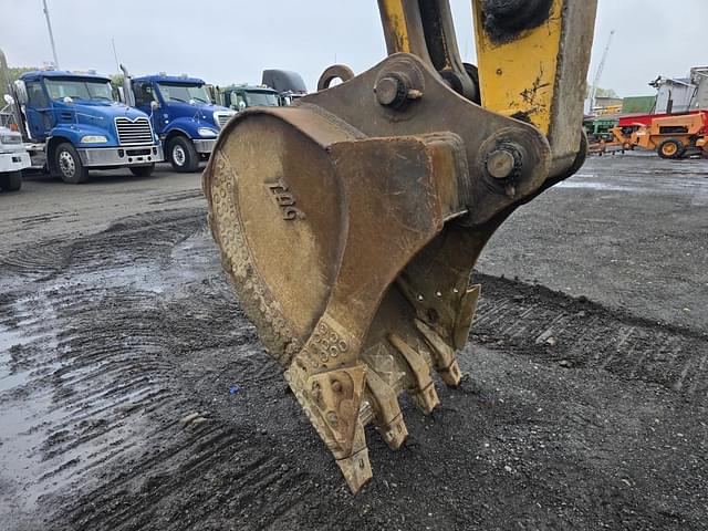 Image of John Deere 270 equipment image 1