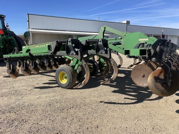 Image of John Deere 2700 equipment image 2