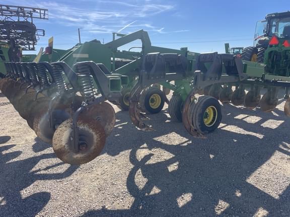 Image of John Deere 2700 equipment image 4