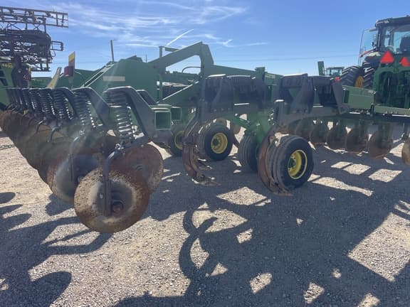 Image of John Deere 2700 equipment image 4