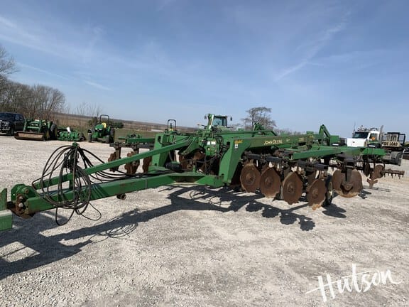 2003 John Deere 2700 Equipment Image0