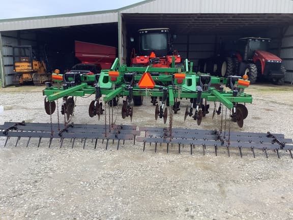 Image of John Deere 2700 equipment image 2