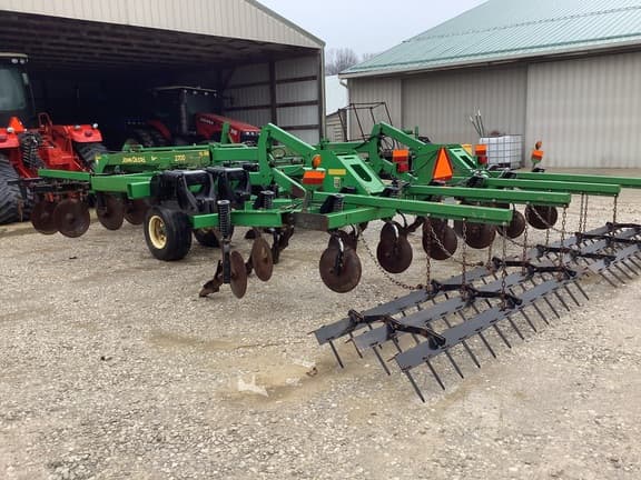 Image of John Deere 2700 equipment image 3