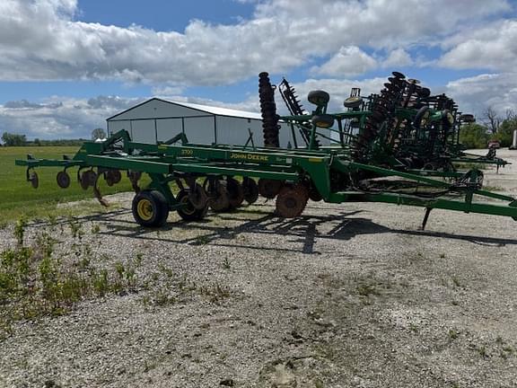 Image of John Deere 2700 Image 1