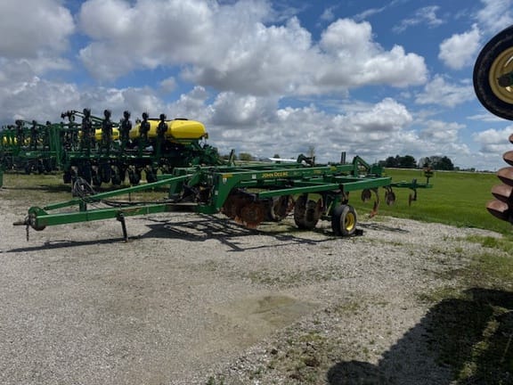 2003 John Deere 2700 Equipment Image0