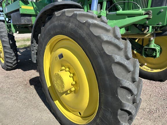 Image of John Deere 4710 equipment image 3