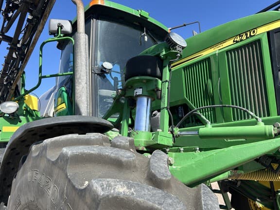 Image of John Deere 4710 equipment image 2