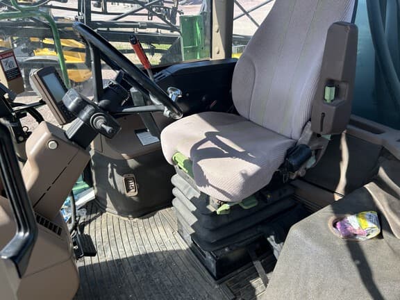 Image of John Deere 4710 equipment image 4