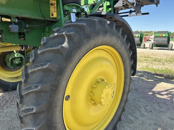 Image of John Deere 4710 equipment image 1