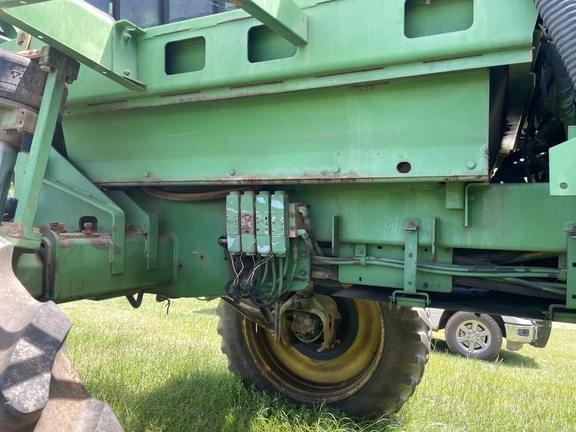 Image of John Deere 4710 equipment image 4