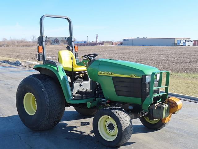 Image of John Deere 4710 equipment image 2