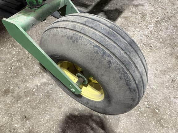 Image of John Deere 4895 equipment image 1