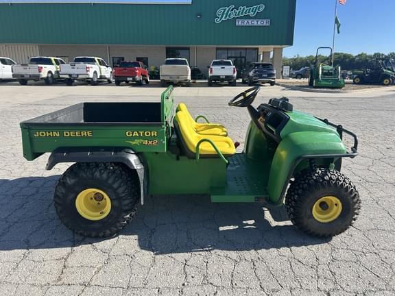 Image of John Deere Gator 4X2 equipment image 4