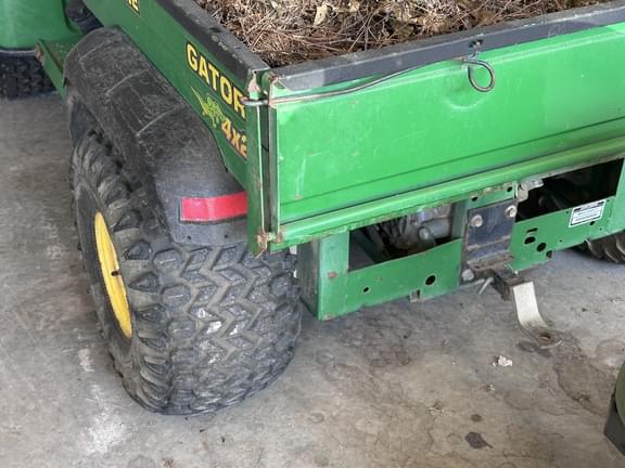 Image of John Deere Gator 4X2 equipment image 4