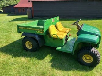 Image of John Deere Gator 4X2 equipment image 3