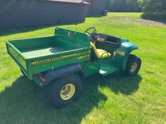 Image of John Deere Gator 4X2 equipment image 1
