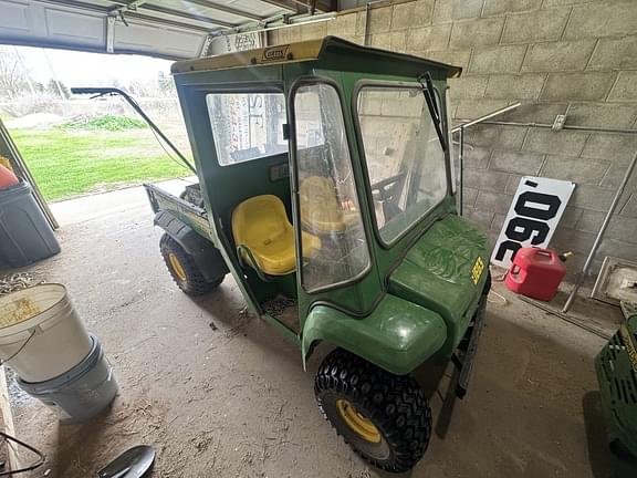 Image of John Deere Gator 4X2 equipment image 1