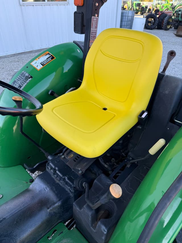 Image of John Deere 5105 equipment image 4