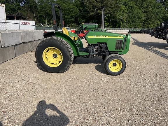 Image of John Deere 5105 equipment image 1
