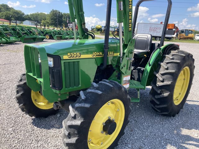 Image of John Deere 5105 equipment image 2