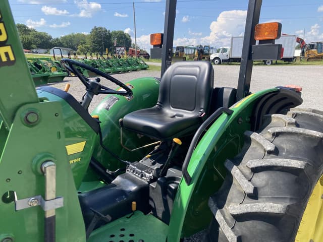 Image of John Deere 5105 equipment image 3