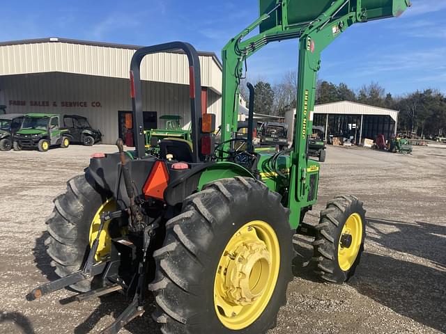 Image of John Deere 5105 equipment image 4