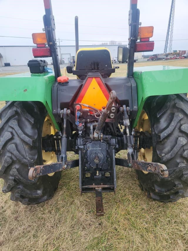Image of John Deere 5203 equipment image 1