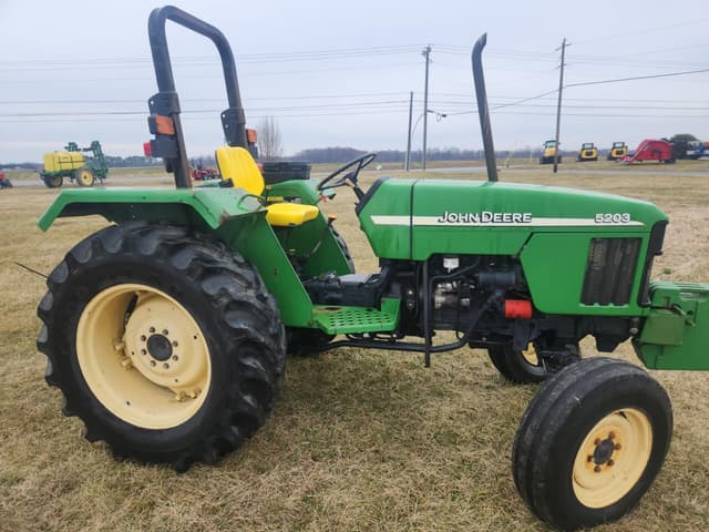 Image of John Deere 5203 equipment image 2