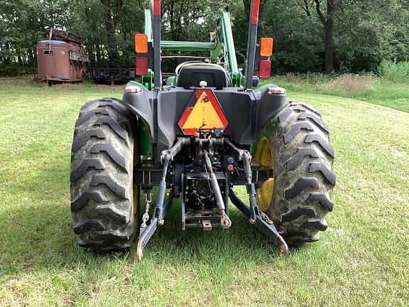 Image of John Deere 5205 equipment image 4