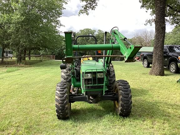 Image of John Deere 5205 equipment image 2