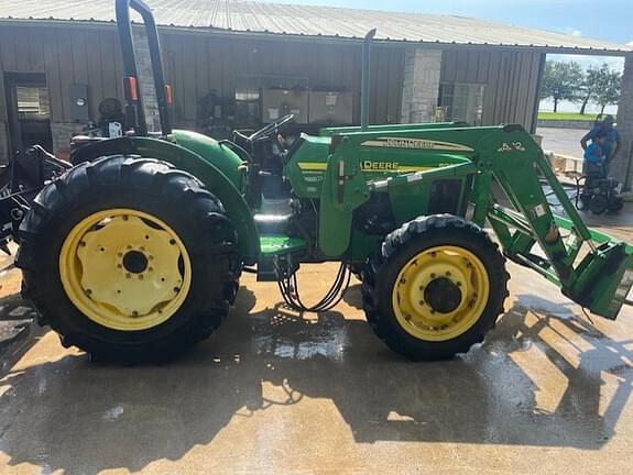 Image of John Deere 5205 equipment image 3