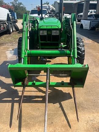 Image of John Deere 5205 equipment image 2