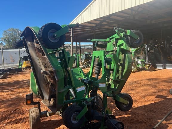 Image of John Deere 5205 equipment image 2