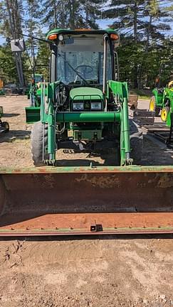 Image of John Deere 5220 Primary image