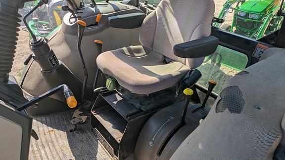 Image of John Deere 5220 equipment image 1