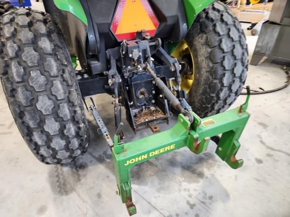 Image of John Deere 5220 equipment image 4