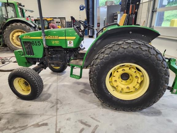 Image of John Deere 5220 equipment image 2